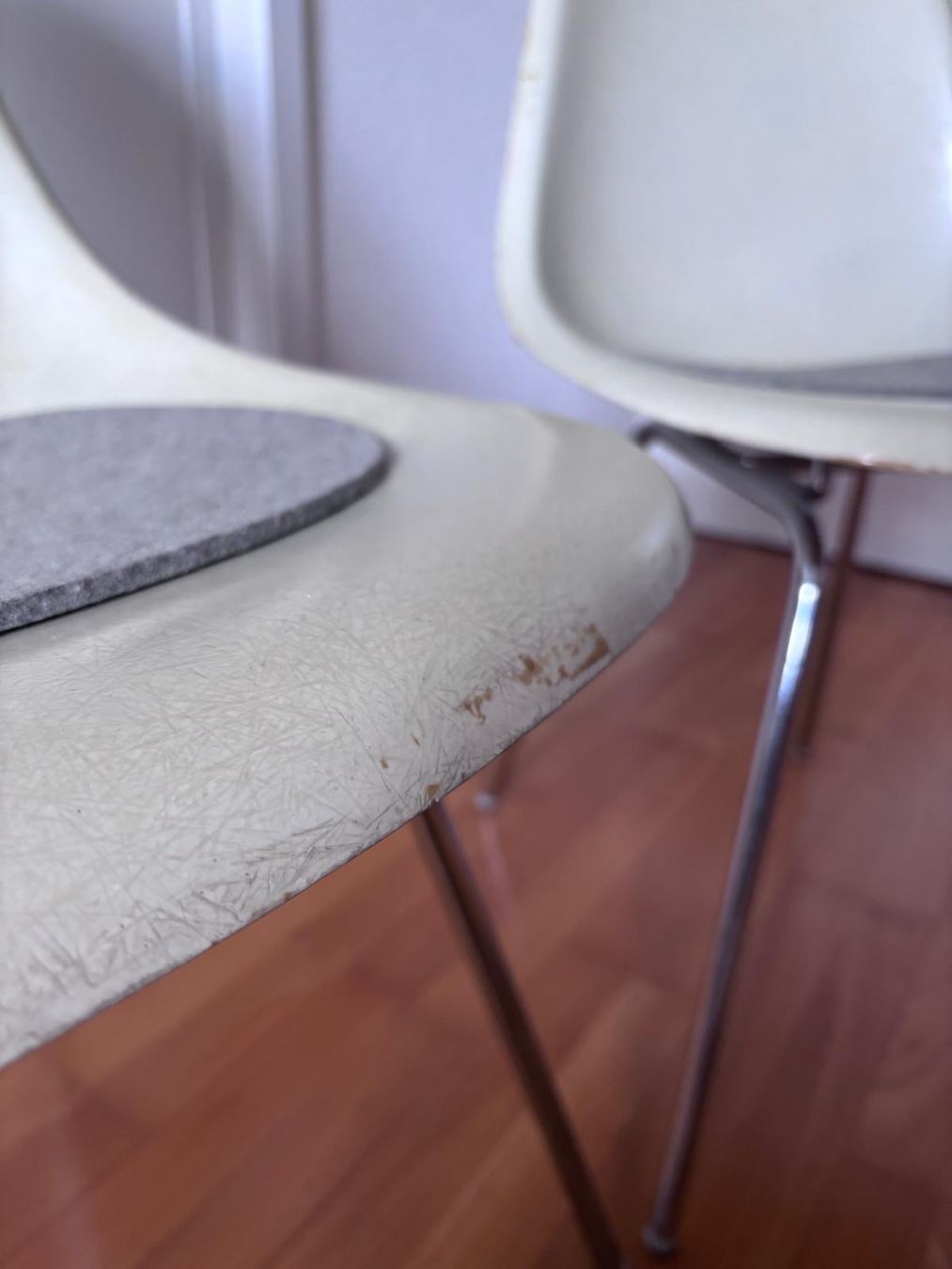 Eames Stühle: Eams Plastic Chair – Gebraucht aus Winterthur von Muwka 2
