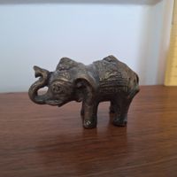 Hübscher, kleiner Elefant, evtl. Asia, Tibet? Evtl. Bronze?