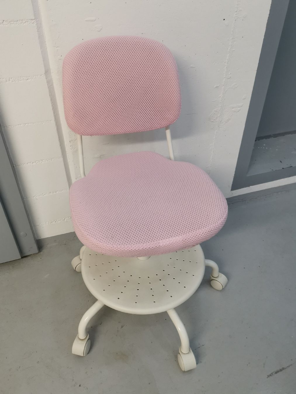 Ikea Sedie: Bürostuhl Kinder rosa – Usato da Ebnat-Kappel venduto da Kruemel15