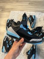 Jordan Spizike noir et bleu taille 44  état neuf