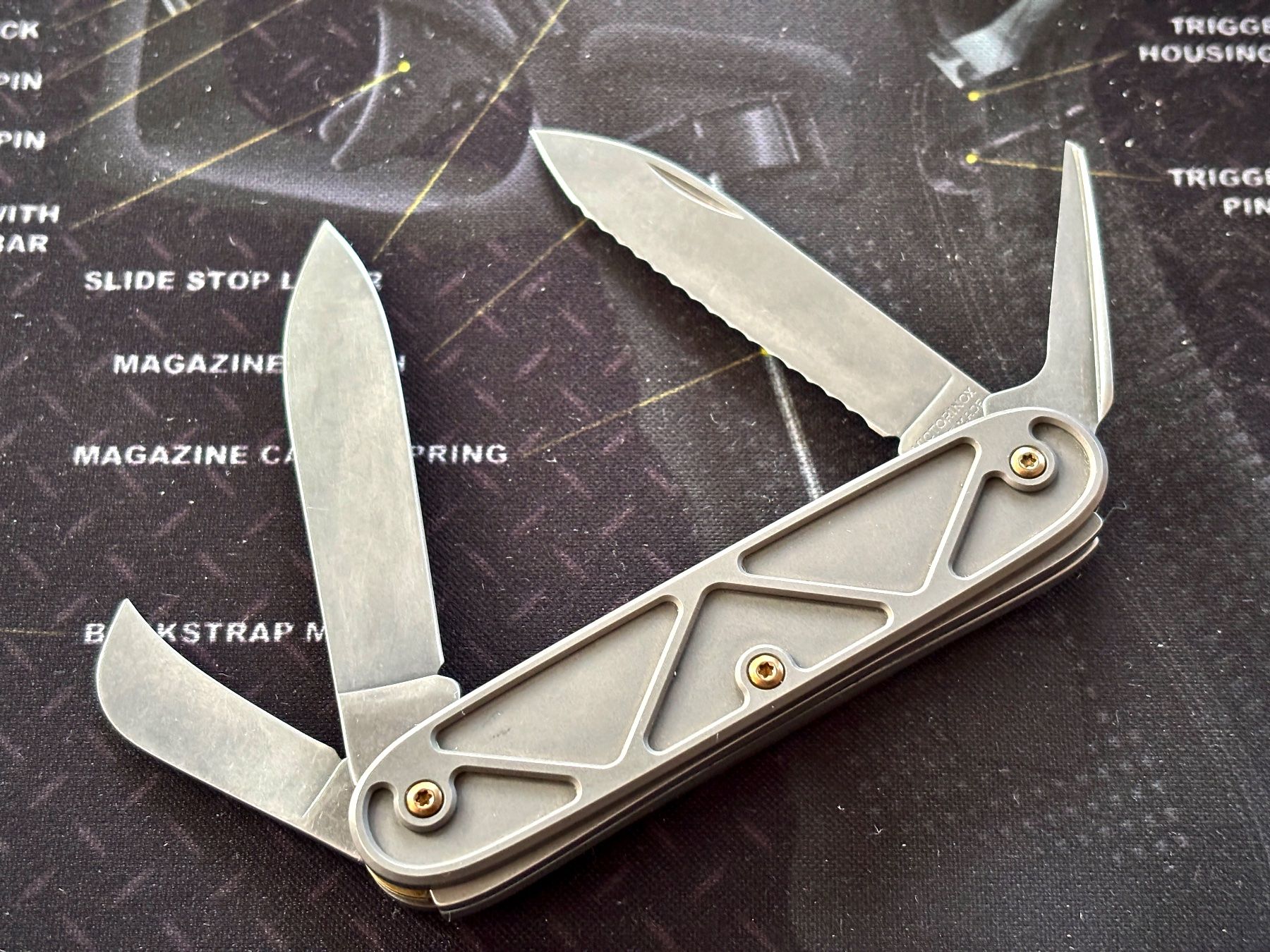 Victorinox Coltelli tascabile: Victorinox Double-Blade-Mod., W3rktrieb Titan-Scales – Nuovo (secondo la descrizione) da Frauenkappelen venduto da Doc_Snyder