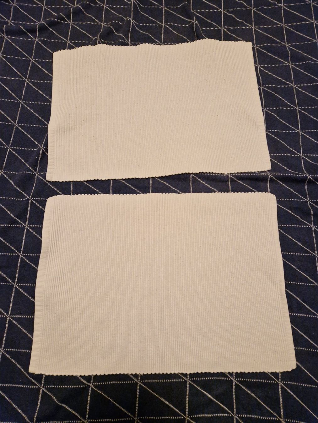 Set di tavolo e panche: 2x Tischsets Baumwolle hellbeige gerippt – Usato da MUEHLAU venduto da ibo_5c7d