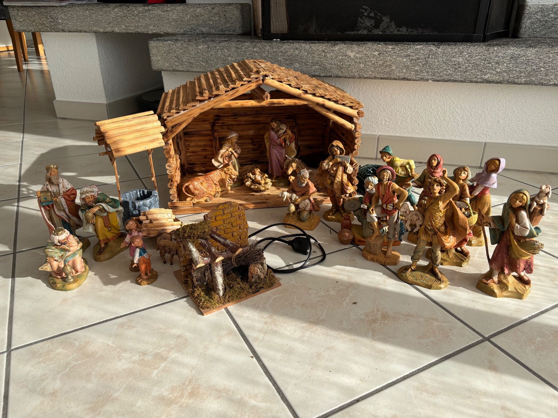 Tutte le decorazioni: Presepe con figure e capanna più accessori – Usato da Gordola venduto da ncr_2ggh