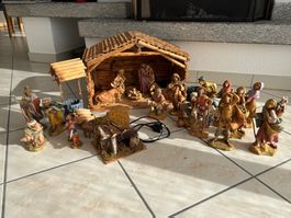 Presepe con figure e capanna più accessori
