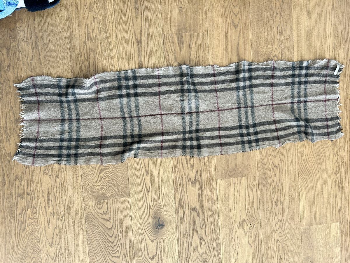 Burberry Foulards & écharpes: Écharpe Burberry – D'occasion à Lully VD par Garance040 1