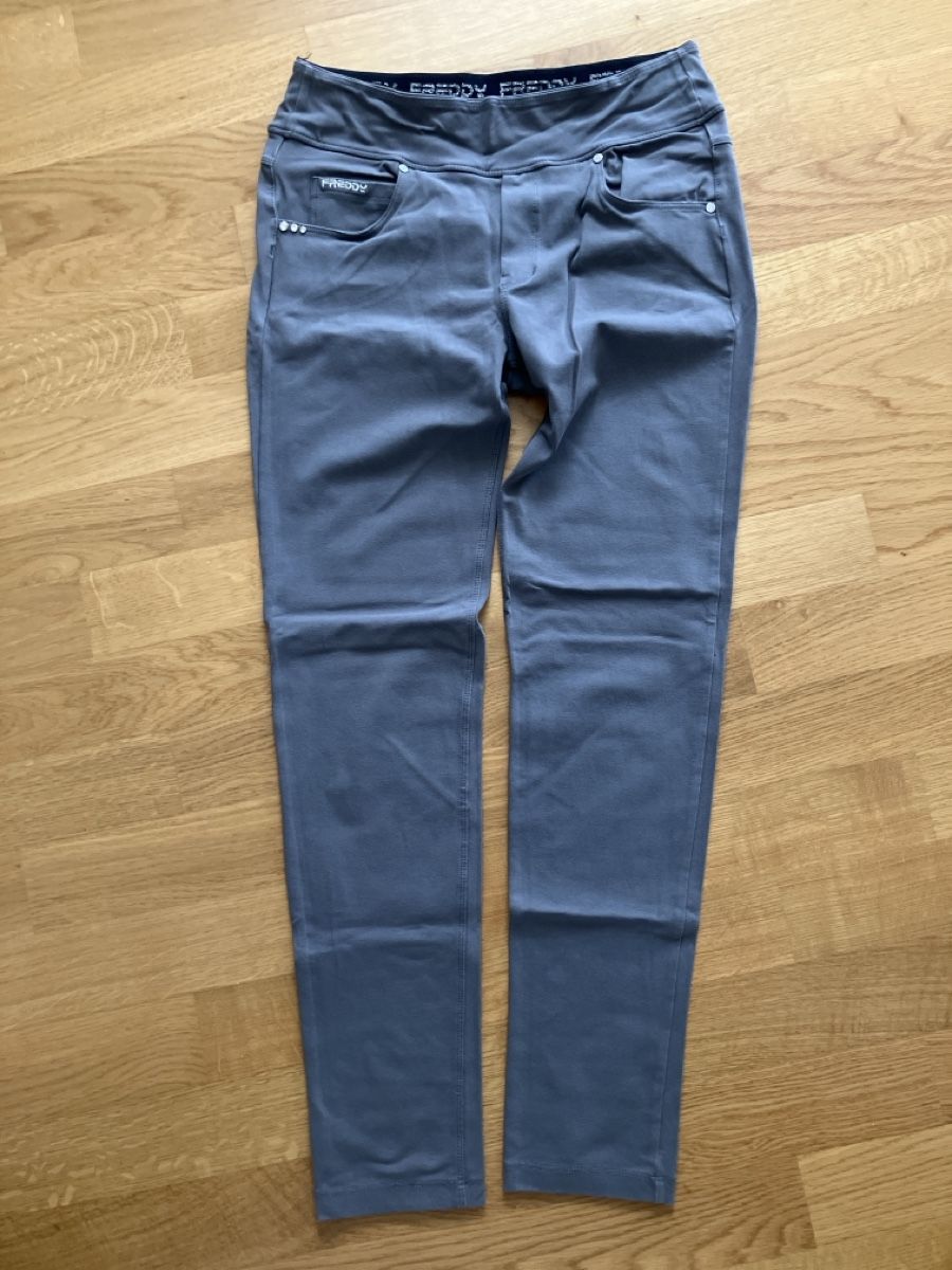 Freddy Pantalons: Freddy Hose grau  – D'occasion à Liestal par Denise12345