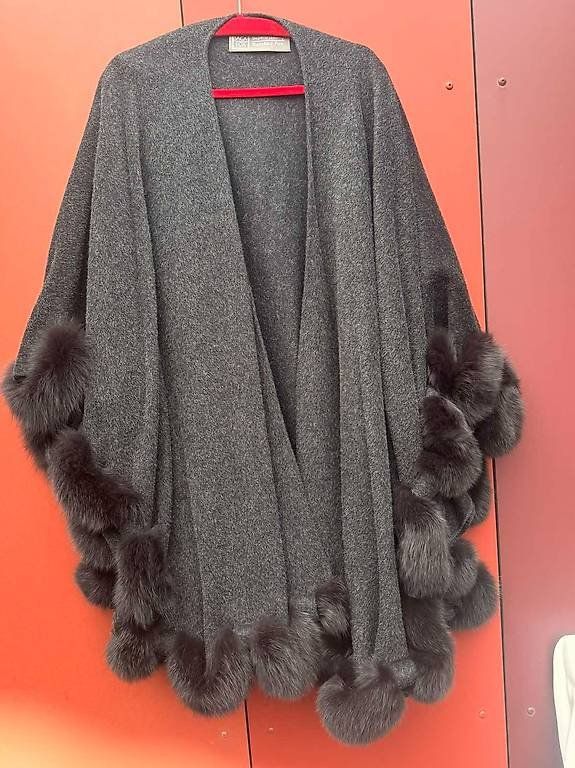 Altro in Moda donna: Claire Paris Lammwoll Cape – Usato da Zürich venduto da bil_s7tp