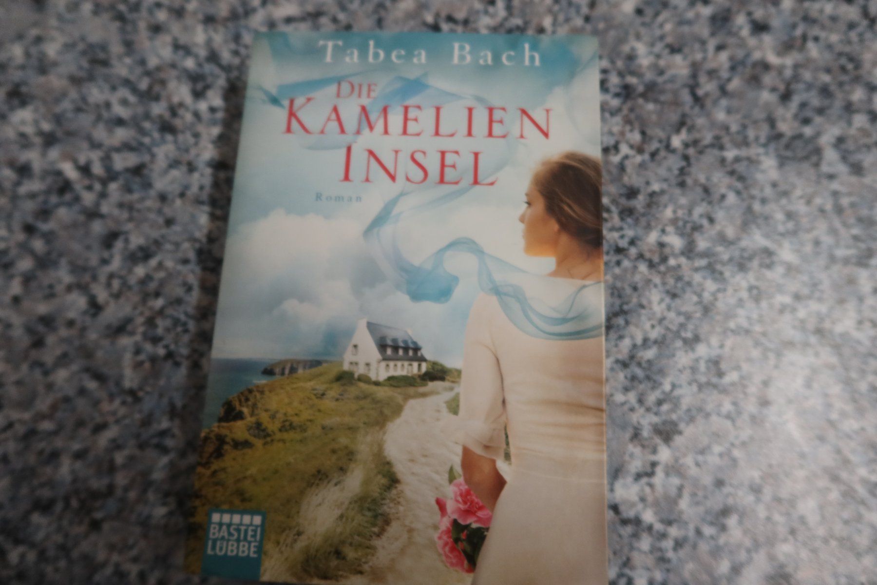 Libri: Kamelieninsel Liebesroman Tabea Bach – Usato da Täuffelen venduto da Cindybussy