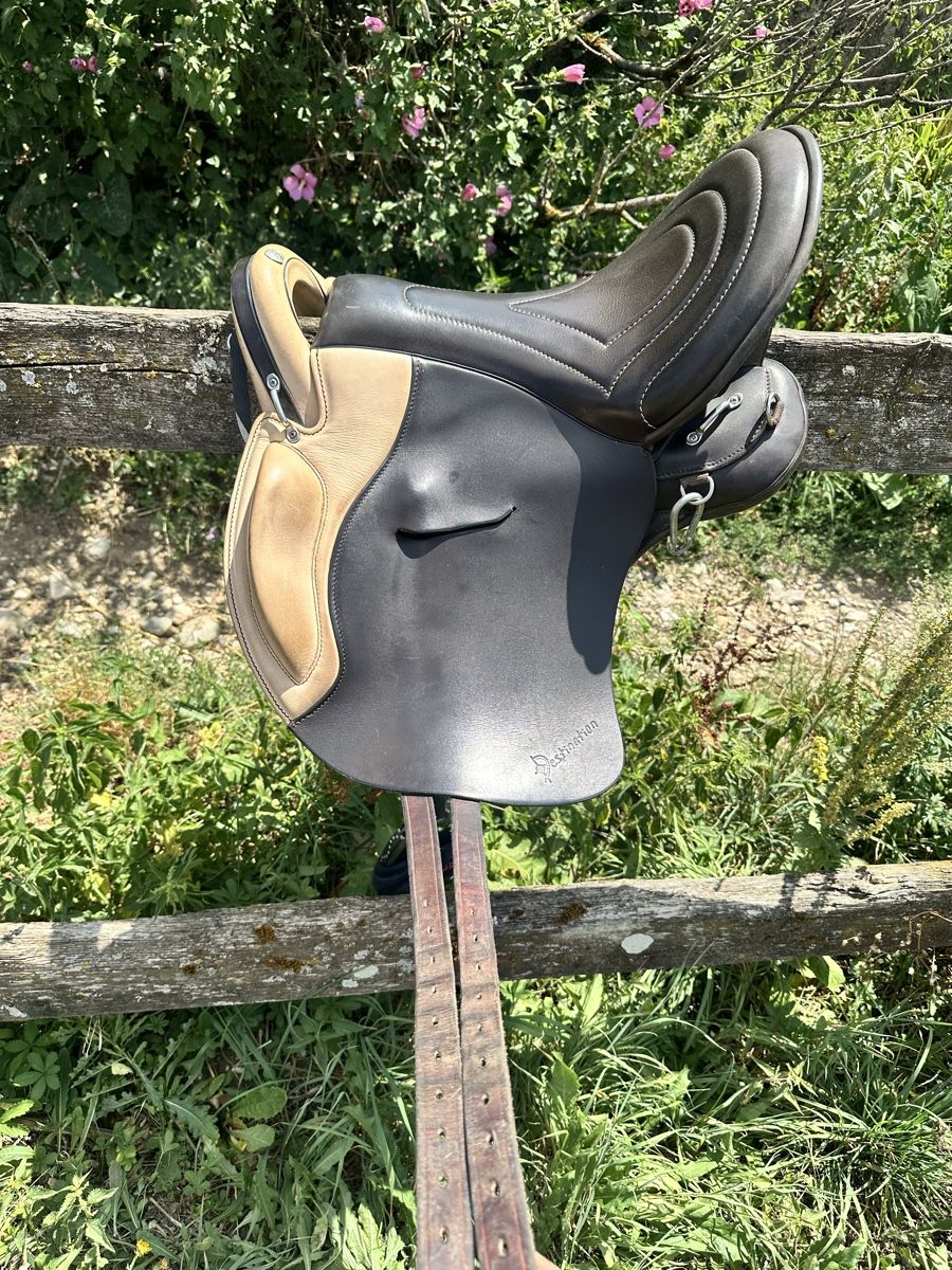 Selles, accessoires: Selle Sommer destination 17.5/32 2018 – D'occasion à Plan-les-Ouates par aur_z5pj 2