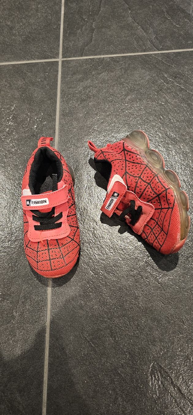 Scarpe per ragazzi: Spidy Schuhe Grösse 25 – Usato da Gampel venduto da furrerj 1