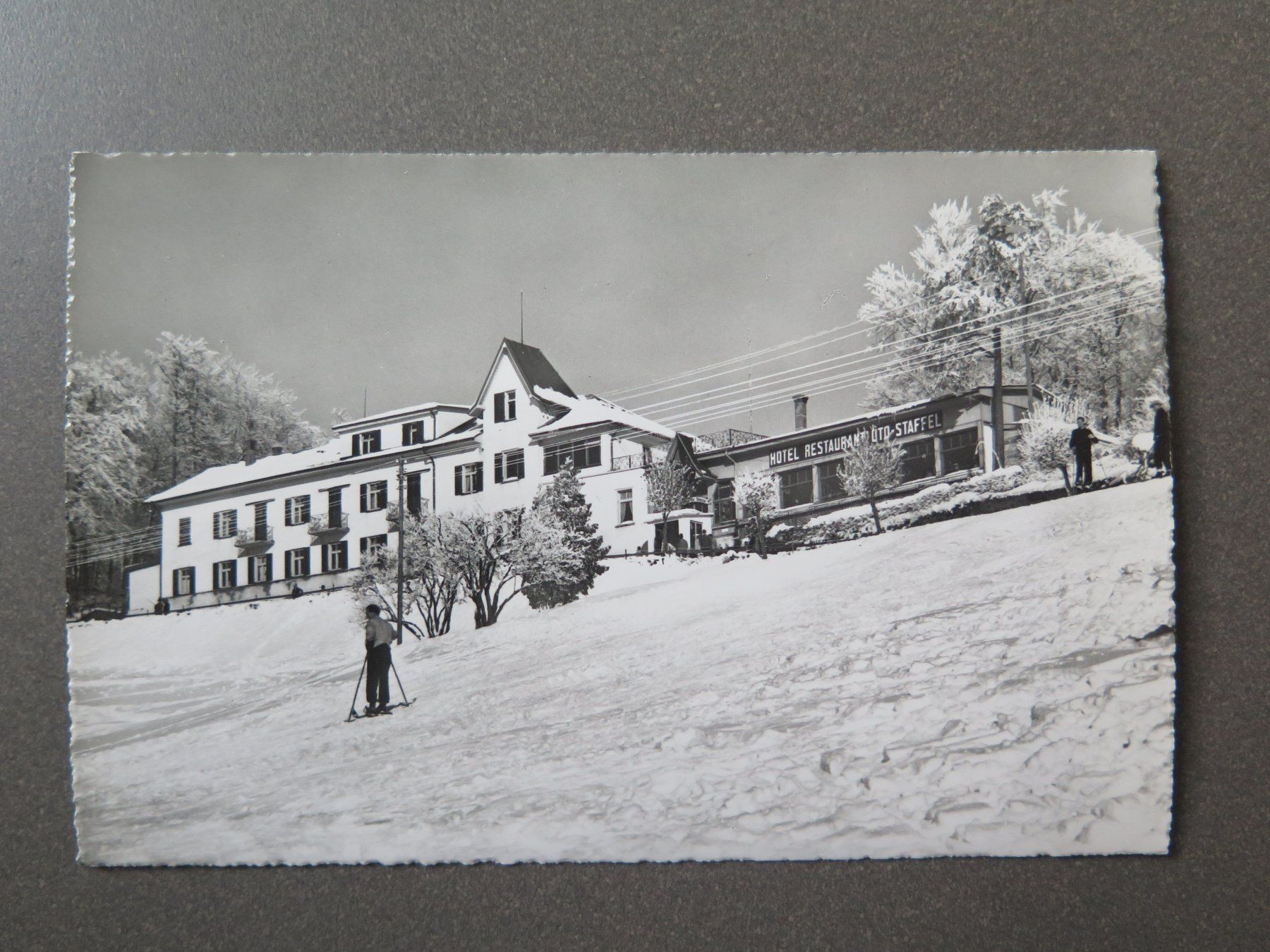 Cartoline postali: HOTEL REST. UTO-STAFFEL - SKIFAHRER – Usato da Wittenbach venduto da lipasal