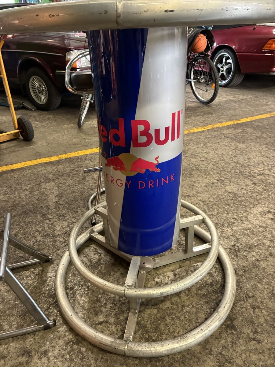 Hocker: Red Bull Bartisch mit 3 Barhocker – Gebraucht aus Belp von Kbasic 1