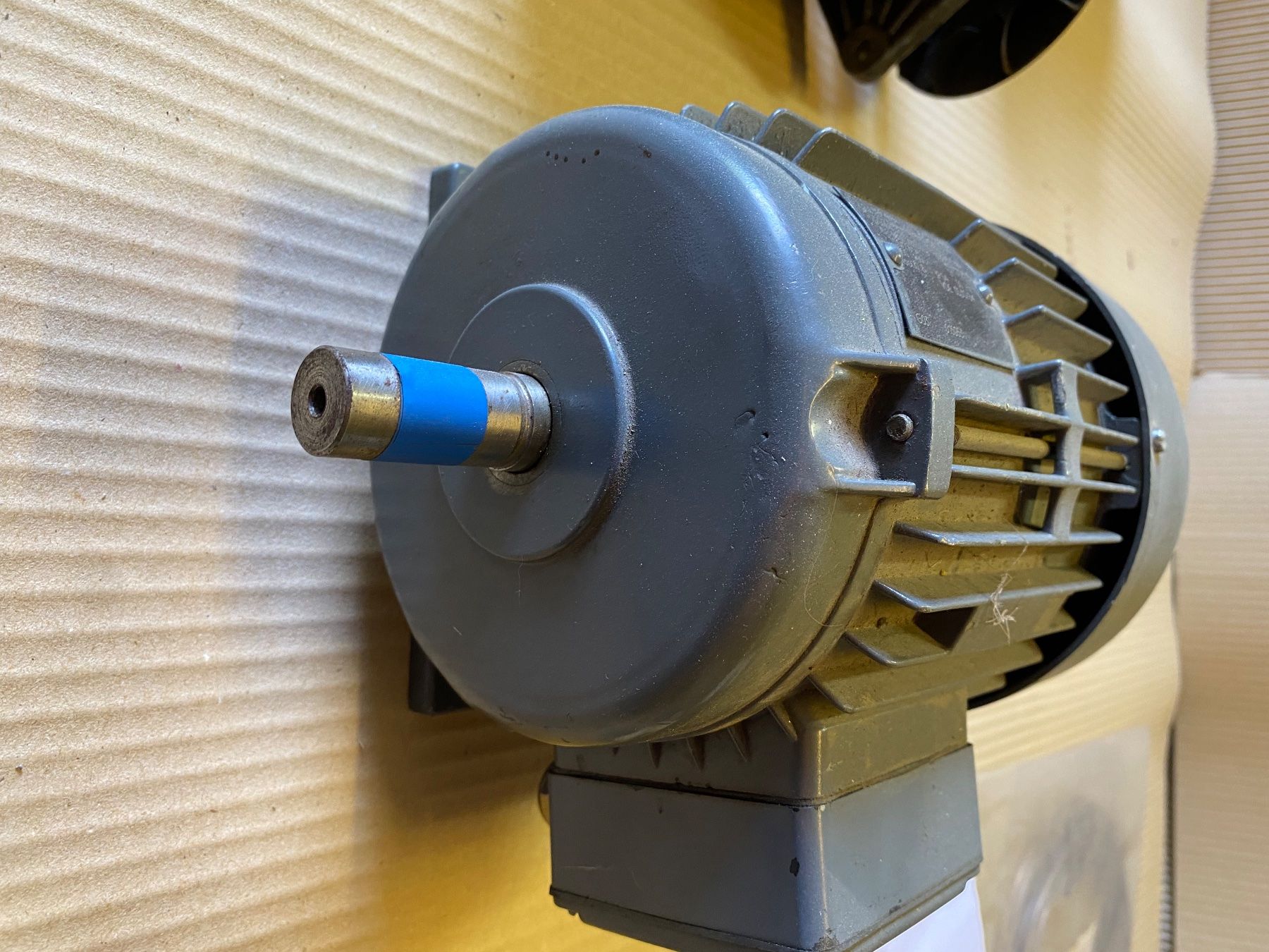 Sonstiger Industriebedarf: Elektromotor – Gebraucht aus Villigen von  1