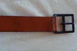 Ceinturon état neuf,   130 cm.  )