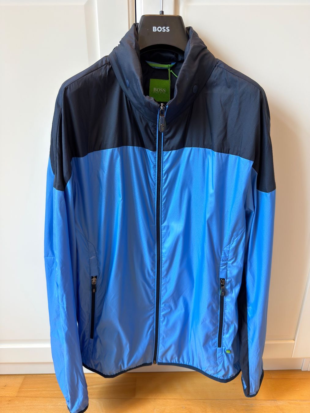 Hugo Boss Giacche: BOSS Performance Windbreaker Herren L Neu Etikett - packable – Nuovo e nell'imballaggio originale da Zürich venduto da BestsellerFashion 3