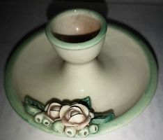 Kerzenständer mit Blumen aus Keramik