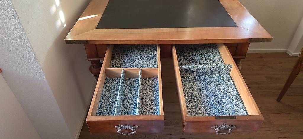 Tische: Antique 19th-century writing table – Gebraucht aus Lachen SZ von pet_2h68 1