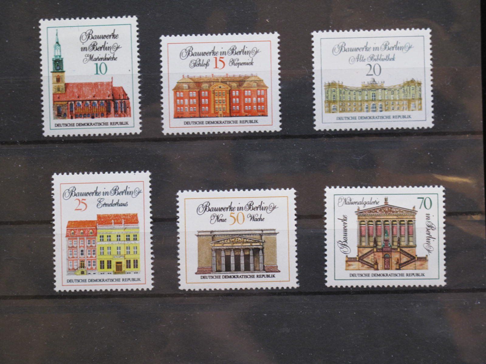 Tutti i francobolli: DDR 1971 Bauwerke (IV) ** – Usato da Wil SG venduto da fva01