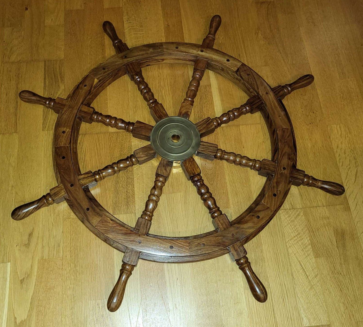 Tutte le decorazioni: Schiffssteuerrad aus Holz und Messing ca. 92cm Durchmesser – Usato da Cudrefin venduto da GalliumRicardo