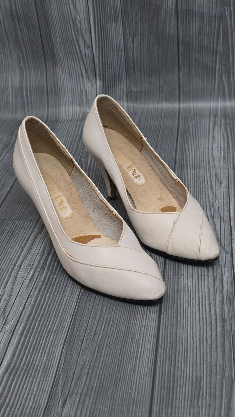 Scarpe da donna: 💞 Vintage Leder-Pumps - 37 - Cremeweiss – Usato da Thalwil venduto da VitaMini 4