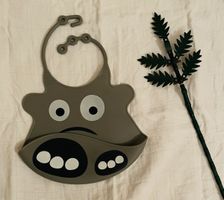 Cute Silicone Baby Bib - Adjustable and Easy to Clean!