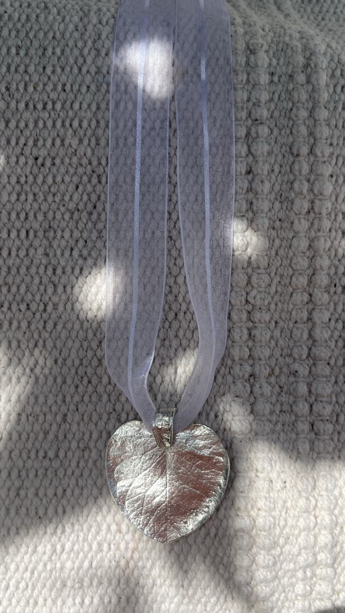 Catenine: VINTAGE SILVER FINISH EUCALYPLUS LEAF SATIN CHOKER BY SAOYA – Usato da Lugano venduto da yul_fhg2 6