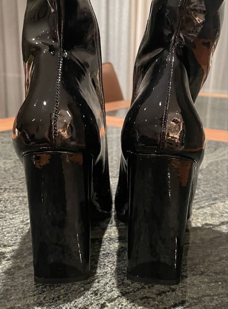 Scarpe da donna: Lack Stiefel Schwarz, Gr. 39, Neu – Nuovo (secondo la descrizione) da Pfaffnau venduto da Loefibu 3