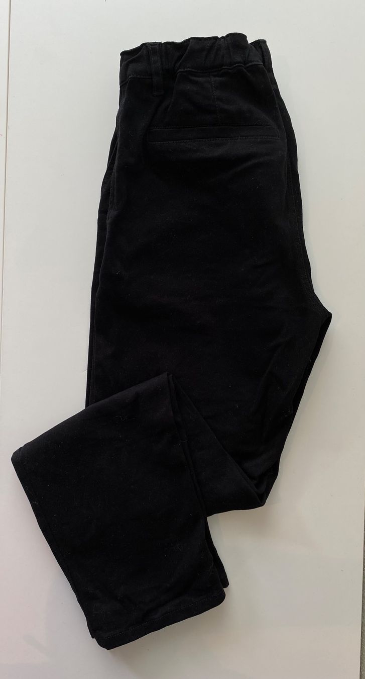 H&M Pantaloni: H&M Chino Hose schwarz 146 – Usato da Mellingen venduto da noencuentro 4
