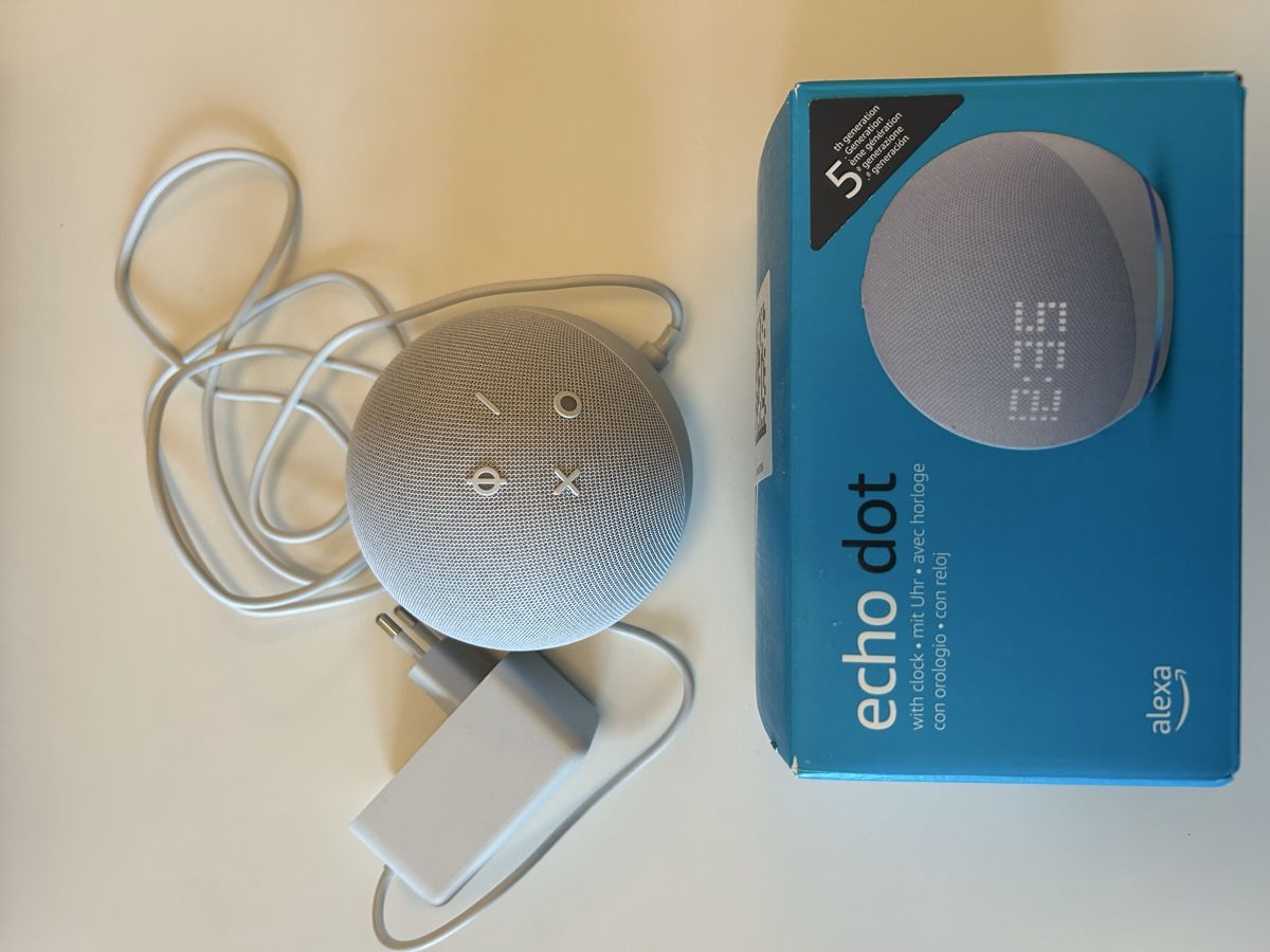 Wecker: Amazon Echo Dot 5th Gen with Clock - Smart Speaker – Gebraucht aus Zürich von