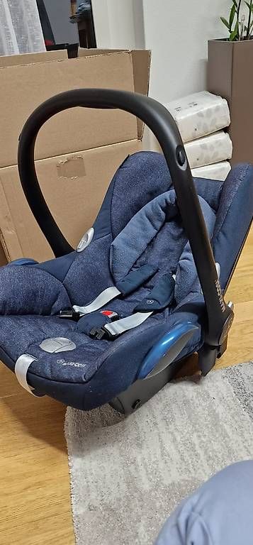 Seggiolini per auto: Maxi Cosi Babyschale Cabriofix + Isofix-Basis – Usato da Emmen venduto da gabic01
