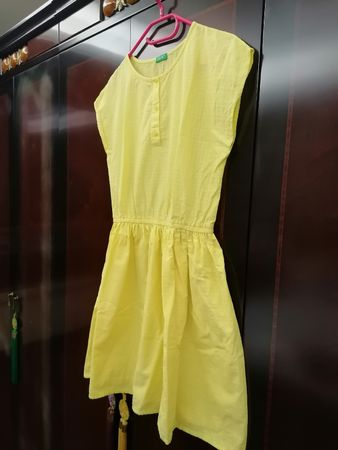 Benetton Kleid gelb mit Knopfleiste kurzarm Grösse M