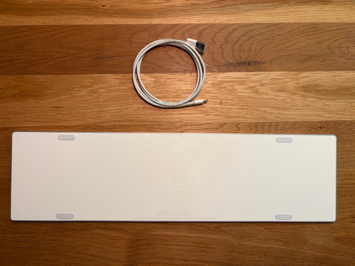Apple Tastaturen: Magic Keyboard Apple avec pavé numérique (4) – Gebraucht aus Lausanne von aur_cxg5 1