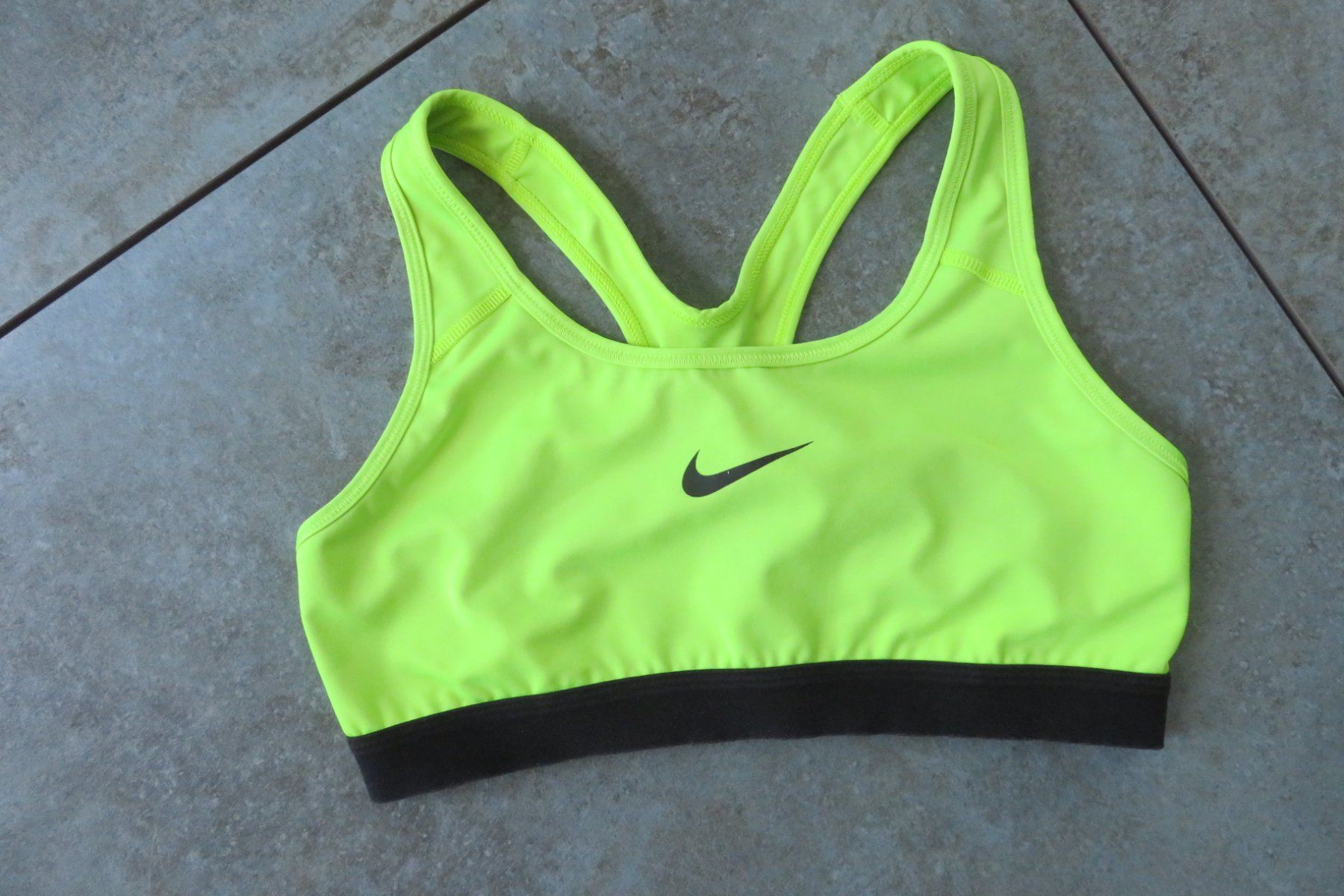 Sonstige Unterwäsche: NIKE Performance DRI_FIT BH Grösse M – Gebraucht aus Wil ZH von Tamagy