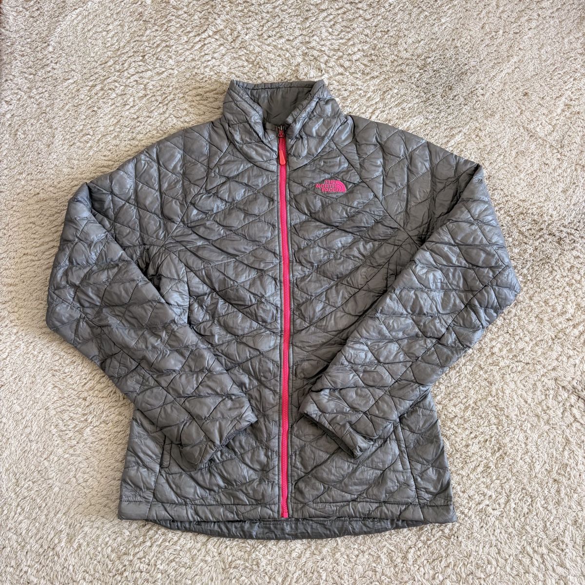 North Face Giacche: The North Face Thermoball argentée - Taille S – Nuovo (secondo la descrizione) da Neuchâtel venduto da aliceguins