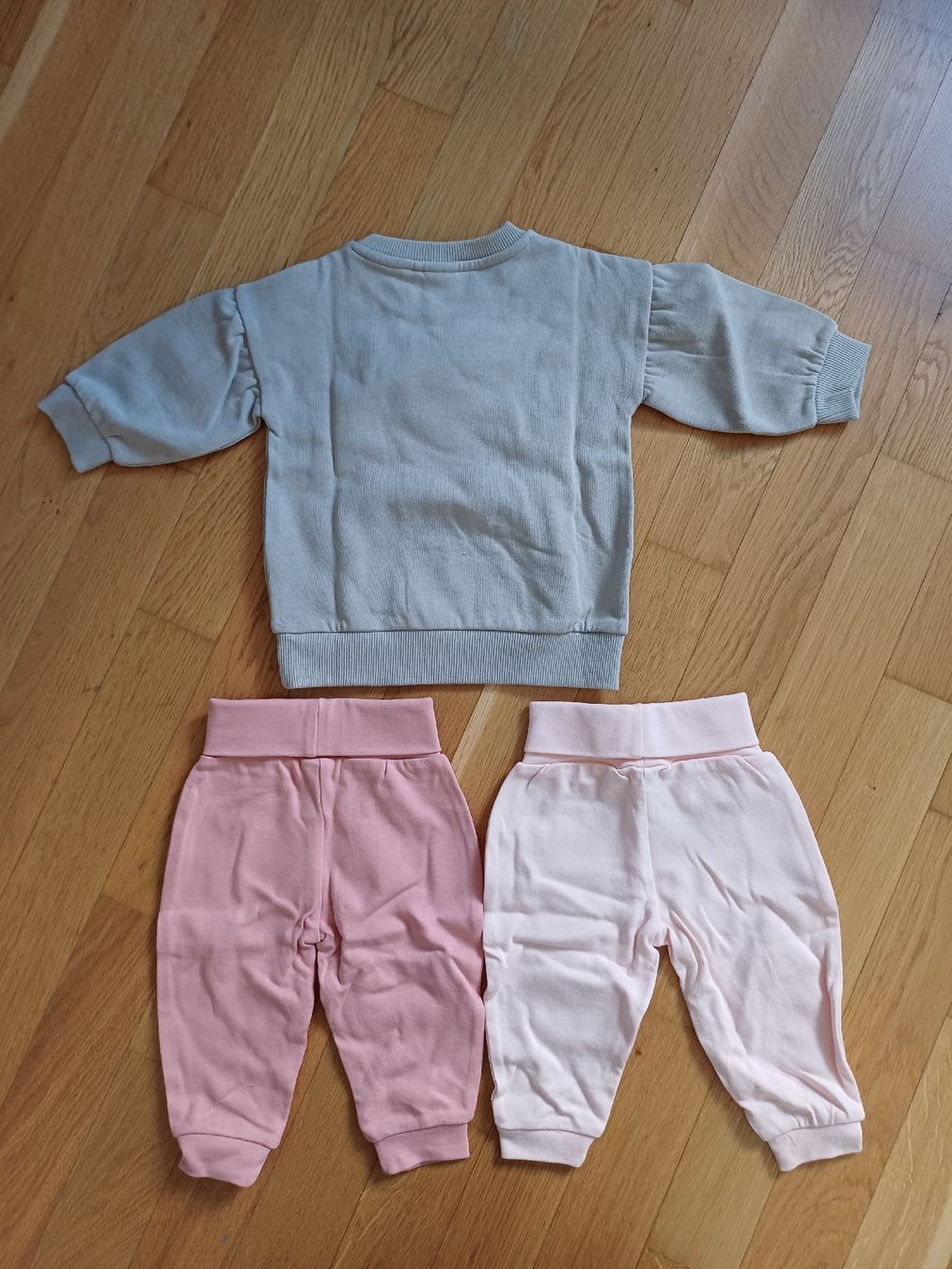 Kleiderpakete & -sets: Mädchen Pullover mit 2 Trainerhosen – Neu (gemäss Beschreibung) aus Schwerzenbach von mss_66gb 3