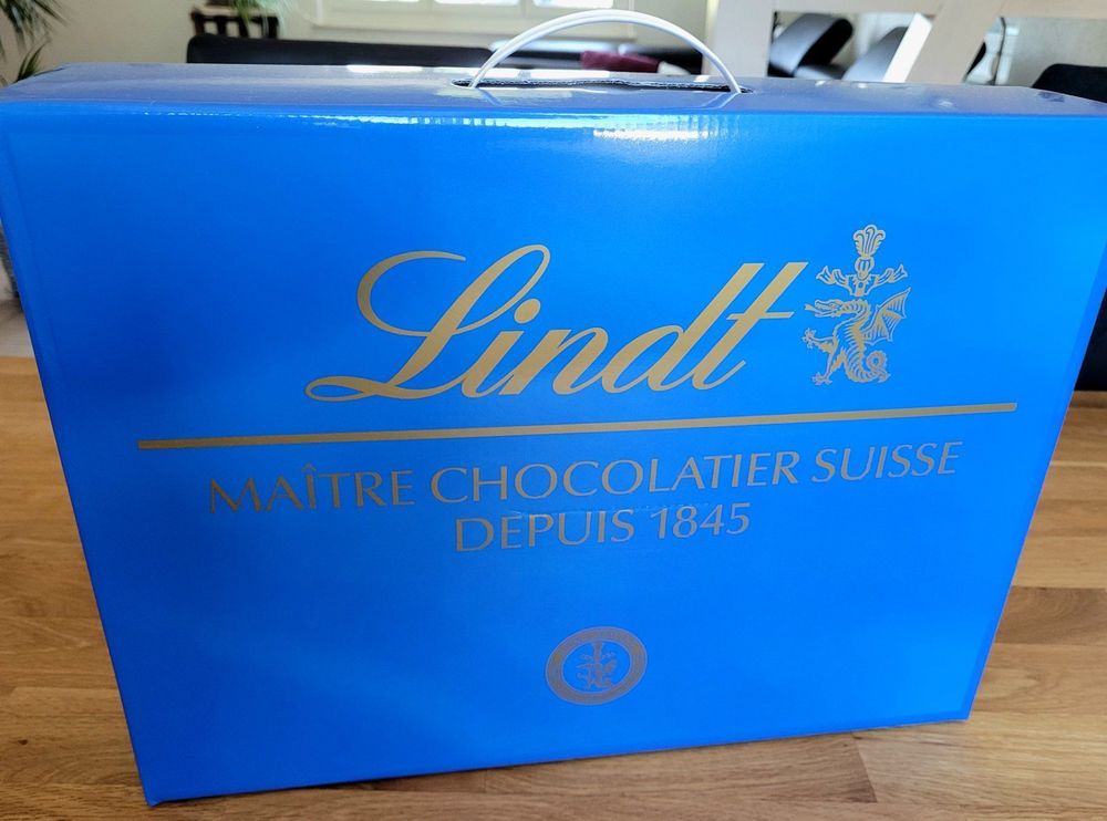Lindt & Sprüngli Original GV Koffer 2022 gefüllt Kaufen auf Ricardo