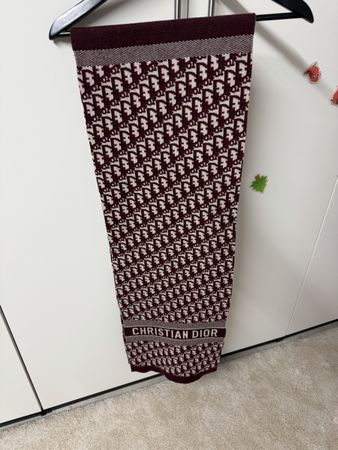 Christian Dior Scarf - Bordeaux 🧣 Warm!