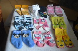 NO 18 - 10 PAAR BABY SOCKEN