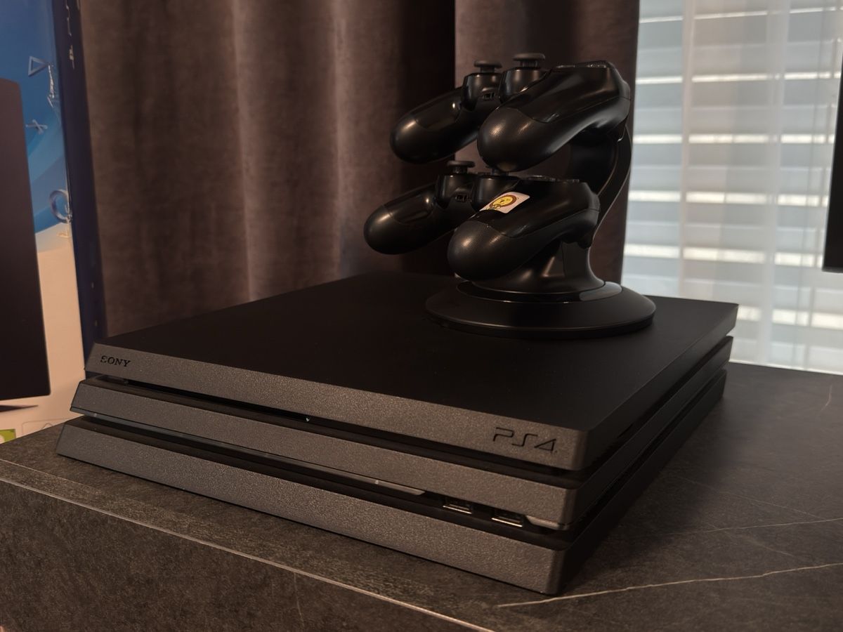 Sony Konsolen: Sony PlayStation 4 Pro 1TB Jet Black – Gebraucht aus Kloten von VADYM.ALOKHIN 3