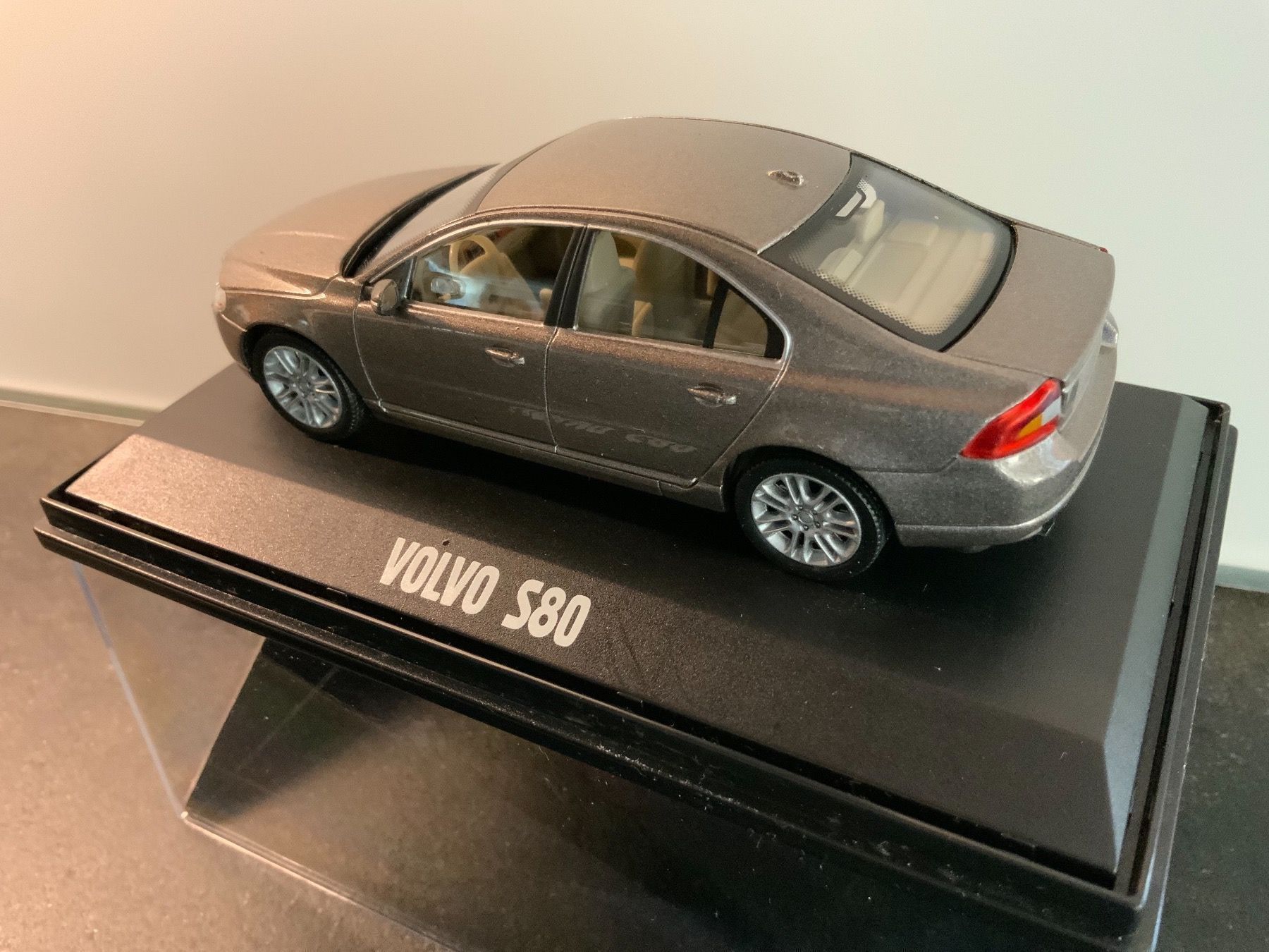 Volvo Modellautos: VOLVO S80 im Massstab 1:43 – Neu und originalverpackt aus Erlenbach im Simmental von Model_box 5