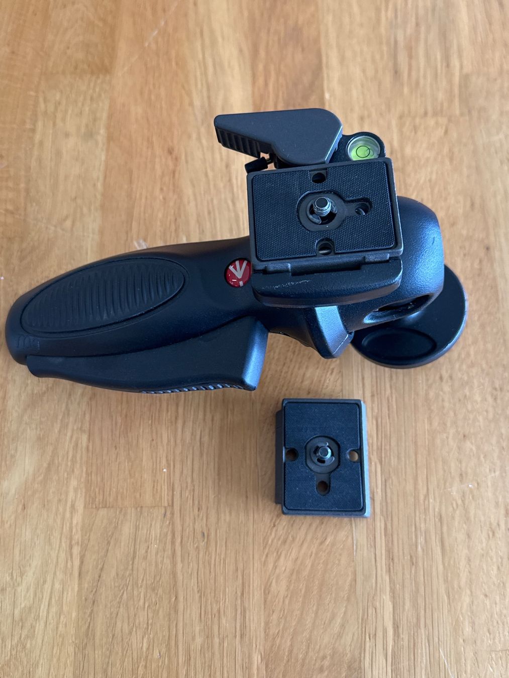 Manfrotto Treppiedi & Teste: Stativkopf Manfrotto 327RC2 – Usato da Pratteln venduto da Cartonsducoeur_bl 1
