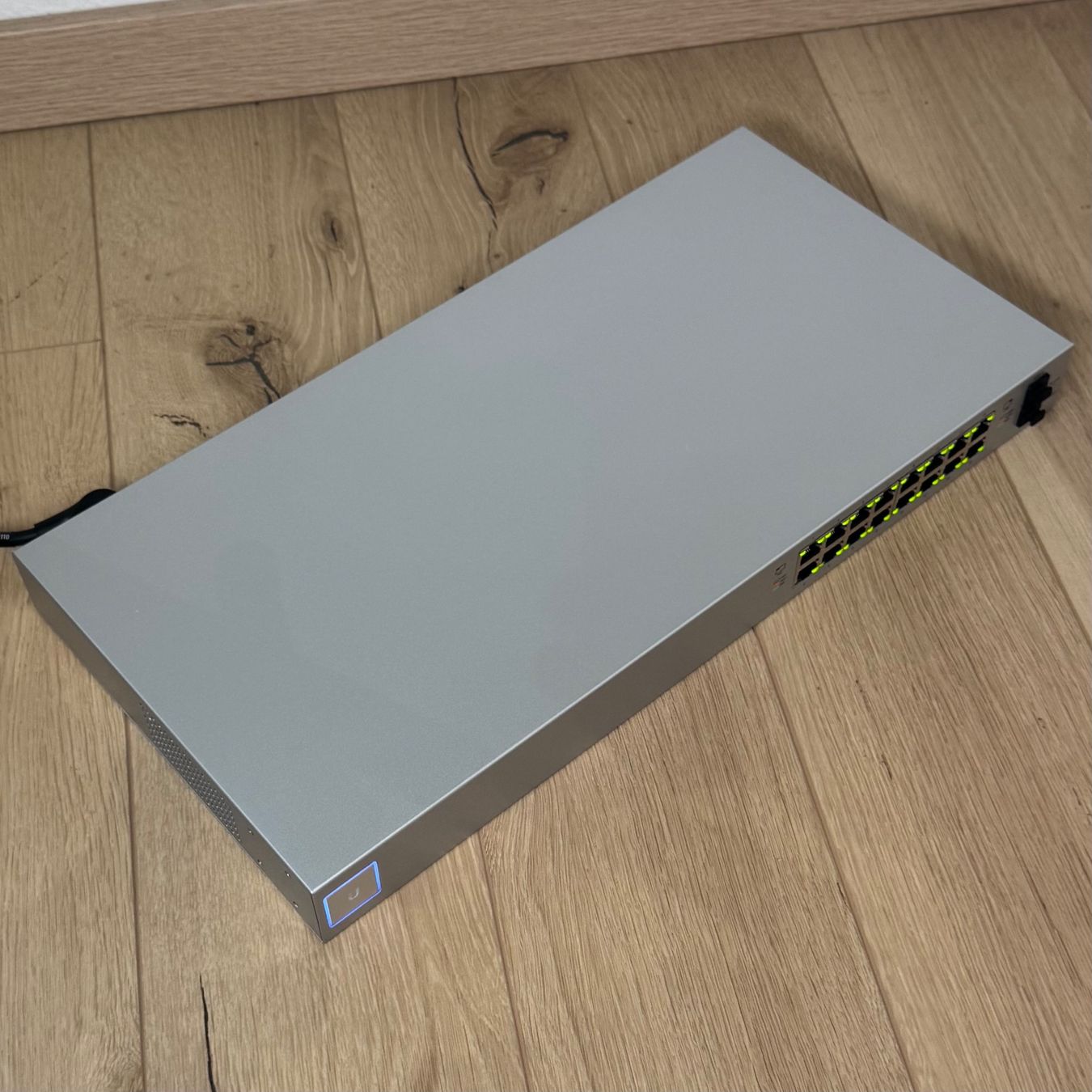 Ubiquiti Hubs & Switches: Ubiquiti UniFi Switch 16-PoE 150W – Gebraucht aus Sursee von Stofi 4