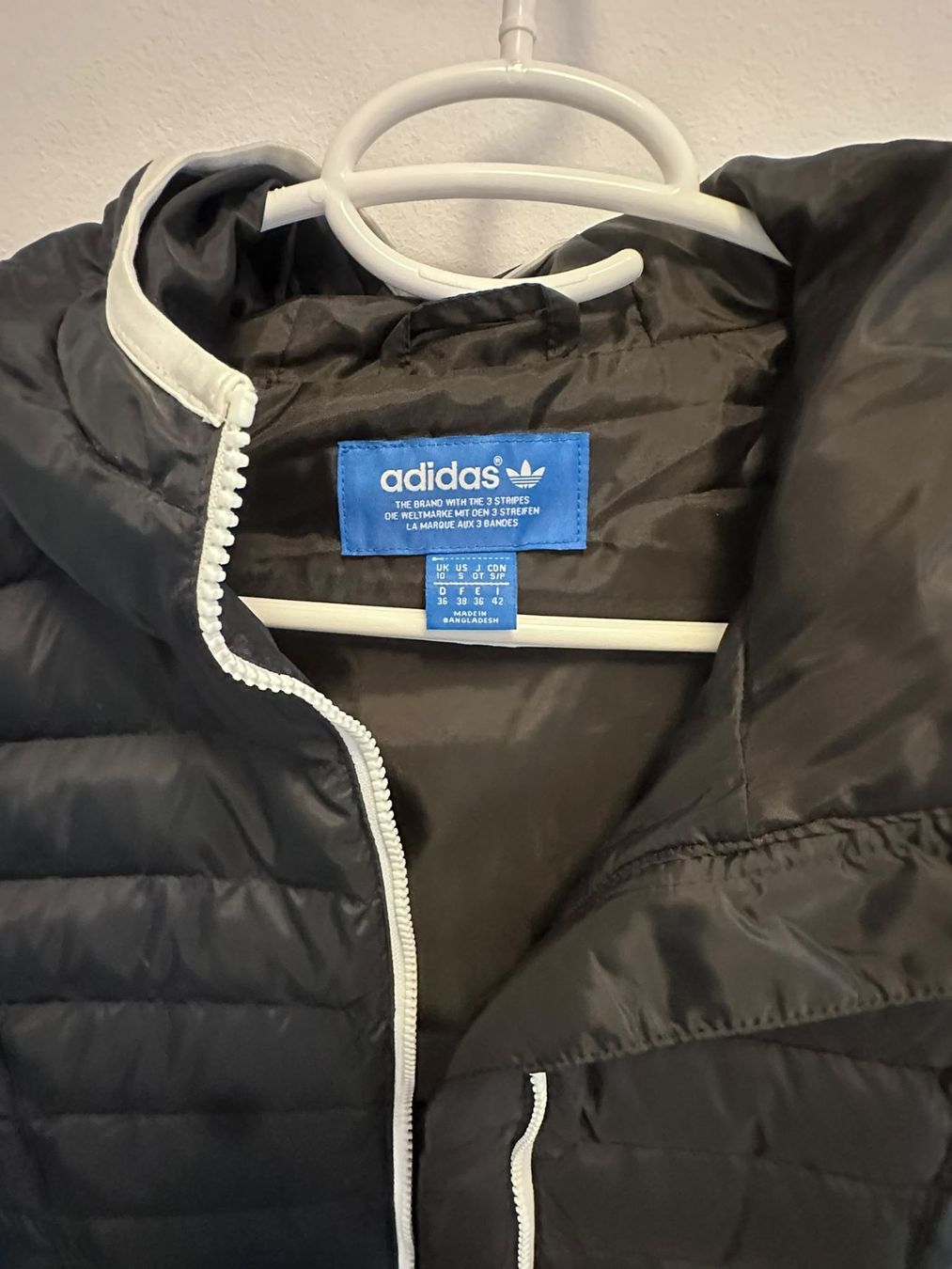 Adidas Gilet & Giacche: Adidas Weste mit Kapuze - Grösse S – Nuovo (secondo la descrizione) da Basel venduto da san_2jbt 3