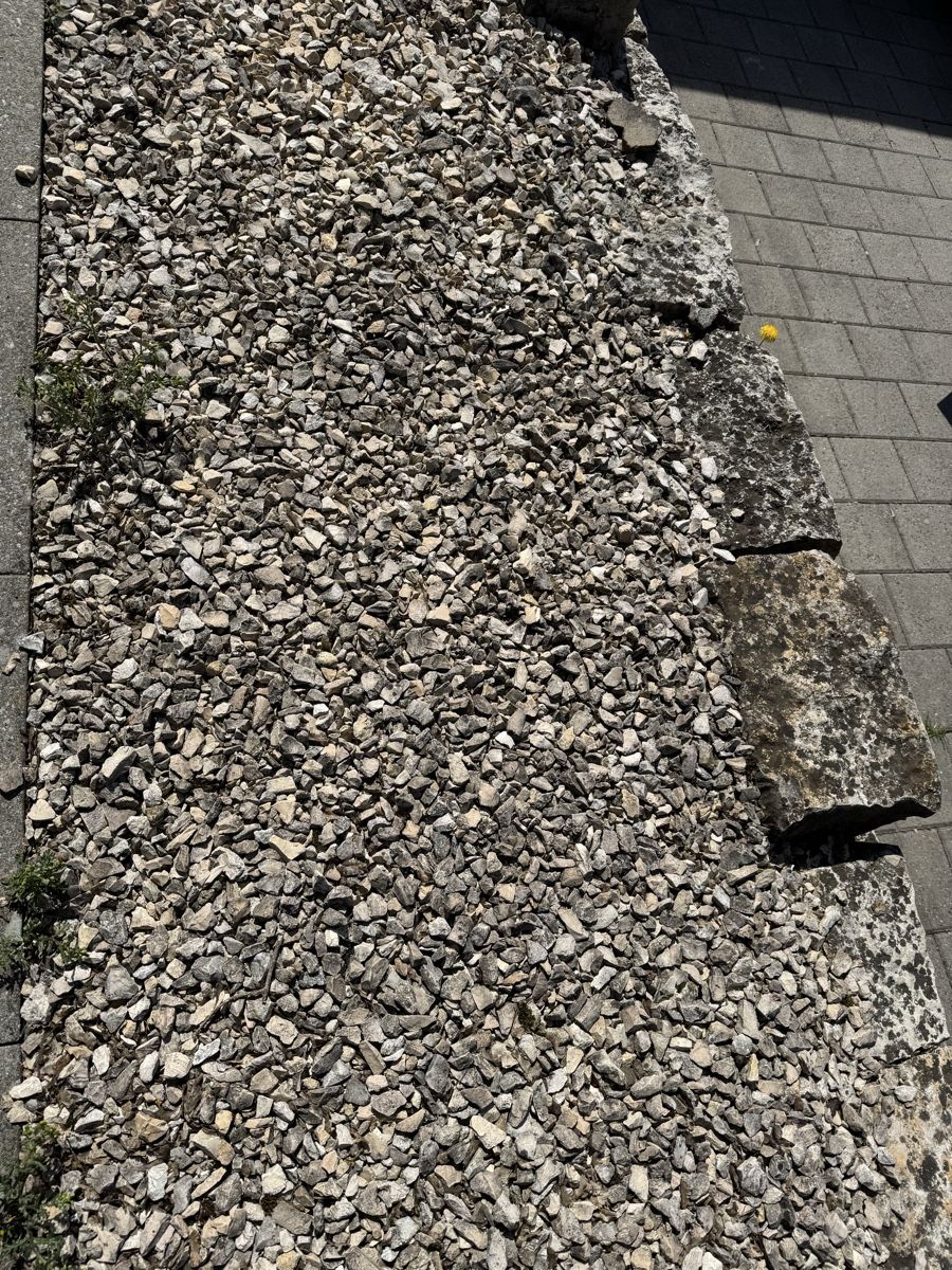 Pietre & tegole: Randsteine / Gartensteine fast gratis - selbstabholen 8182 – Usato da Hochfelden venduto da Patrick_222 1