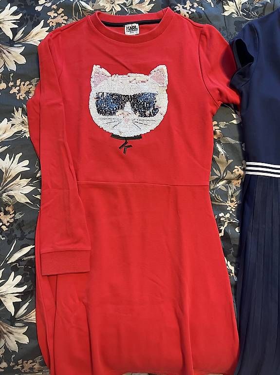 Vestiti: Robe Ralp Lauren & Karl Lagerfeld  – Usato da Bulle venduto da Preteni 2
