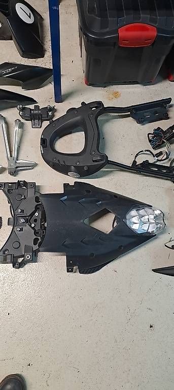 Strada: Pièces triumph street triple 765 rs – Usato da La Chaux-de-Fonds venduto da phi_5mrl 1