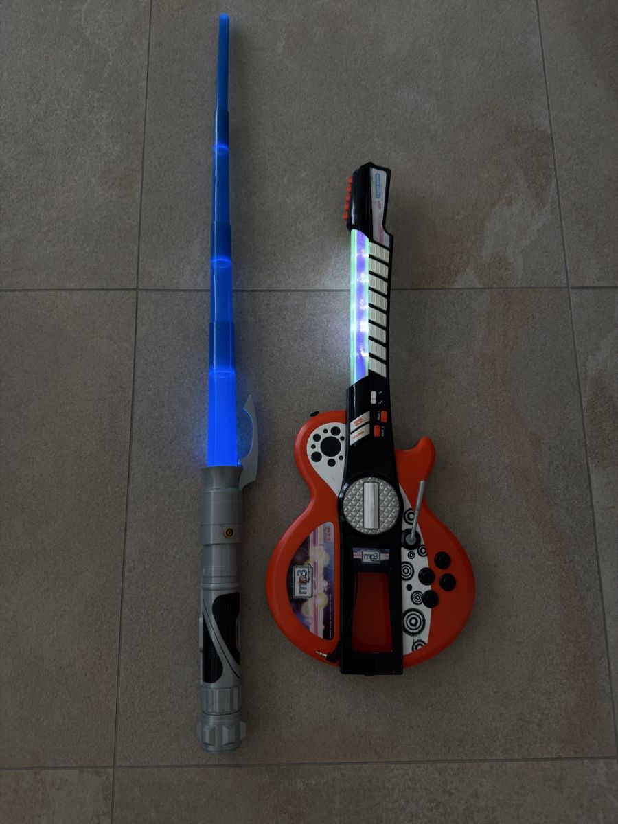 Spielzeuge: Lightsaber & Guitar Bundle, Kids Electronic Toys Set! – Gebraucht aus Bernex von Oma44 1
