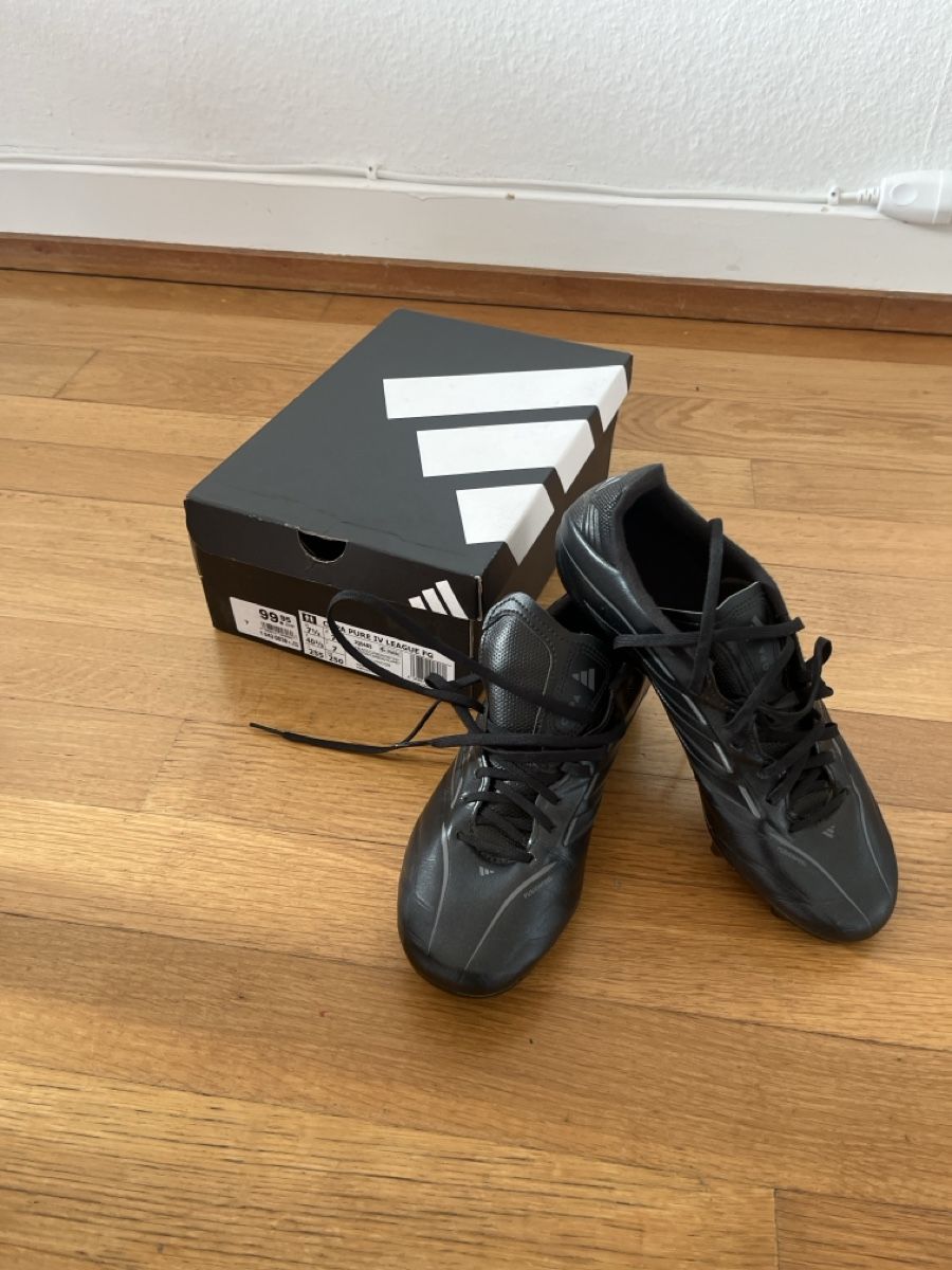 Scarpe da uomo: Adidas Fusballschuhe – Nuovo (secondo la descrizione) da Bern venduto da Maurion