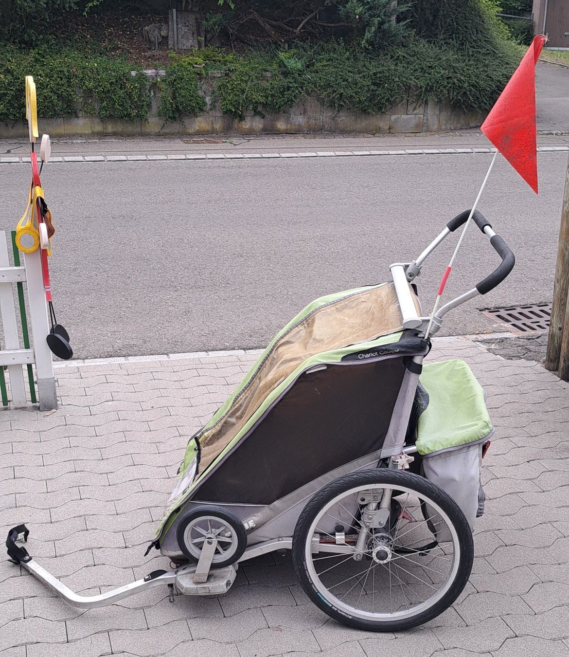 Thule Anhänger: Thule Kinderanhänger Cooger – Gebraucht aus Seuzach von poccolino 4
