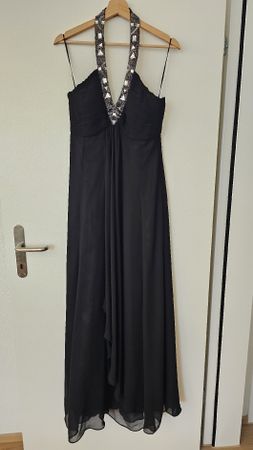 Abendkleid mit Steinen und Neckholder